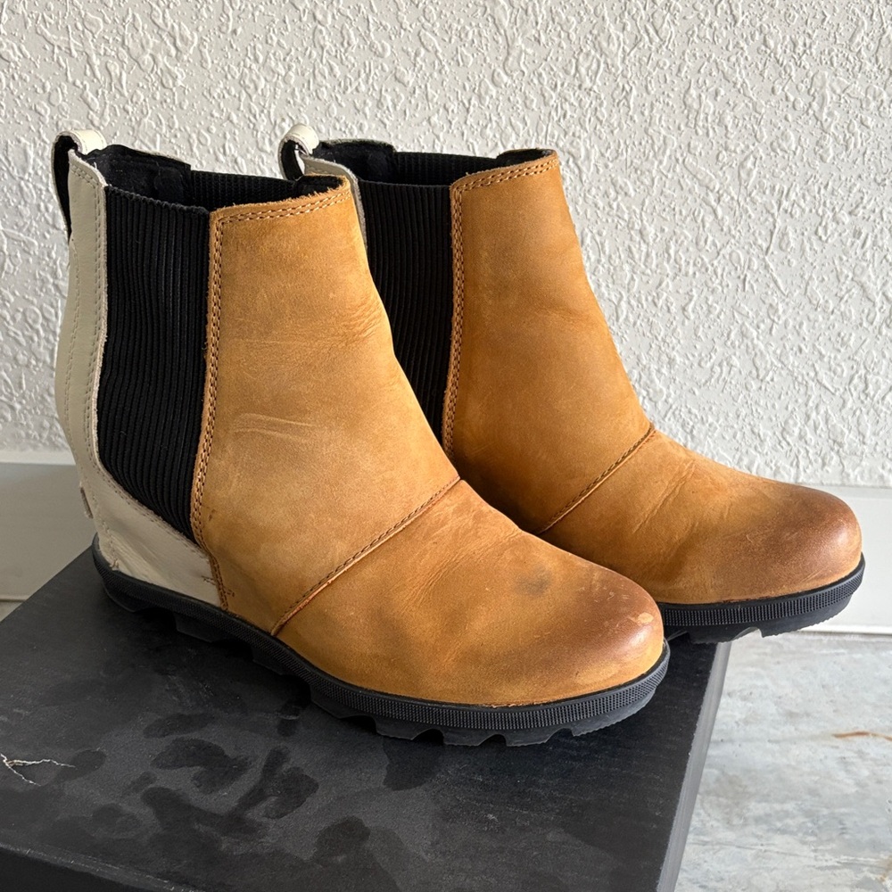 Sorel Camel Brown Wedge Chelsea Boots